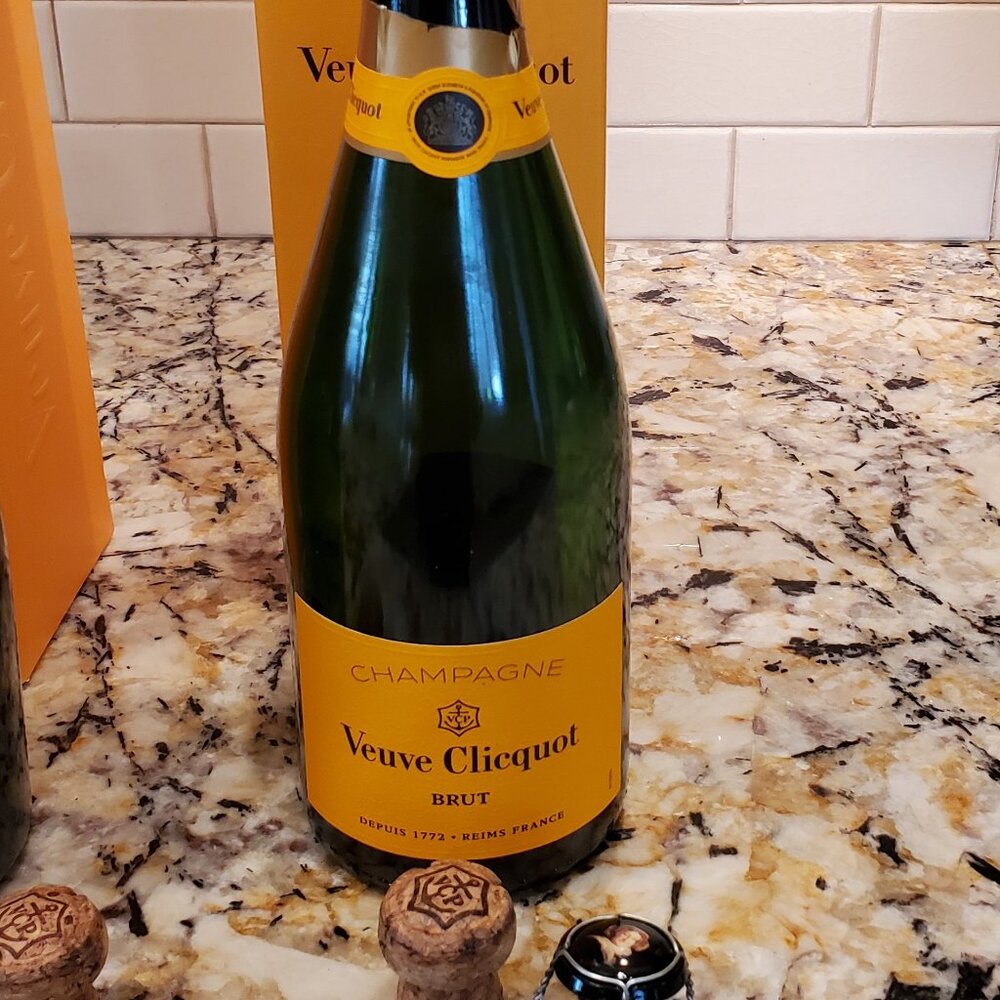 Vueve Clicquot La Grande Dame Champagne 750 ML Bottle, Box, Cage & Cork - 2008